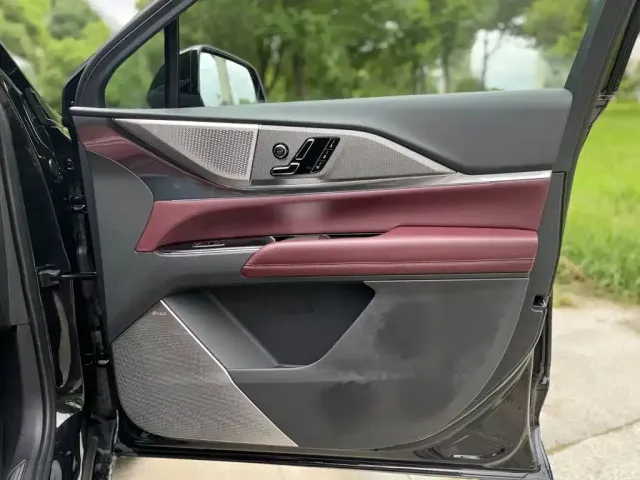 Cadillac XT5 — Фото автомобиля 16