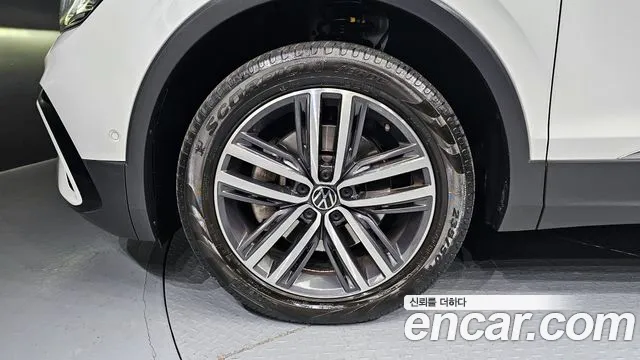 Volkswagen Tiguan — Фото автомобиля 5