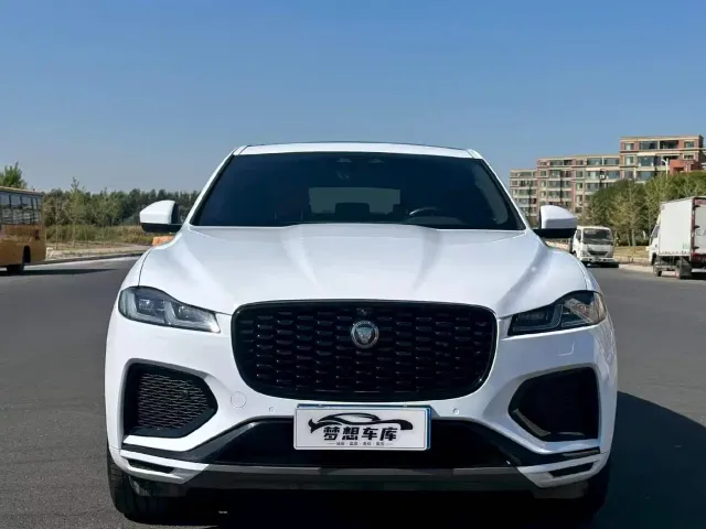 Jaguar F-Pace — Фото автомобиля 2