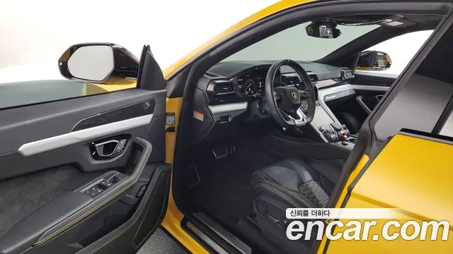 Lamborghini Urus — Фото автомобиля 9