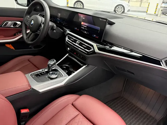 BMW BMW 3 Series 2024 330i M Sport Shadowline Package — Фото автомобиля 10