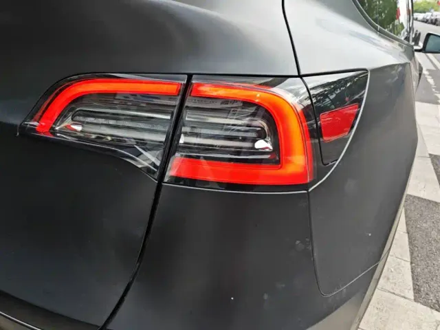 Tesla Model Y — Фото автомобиля 7
