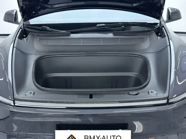 Tesla Model Y — Фото автомобиля 7