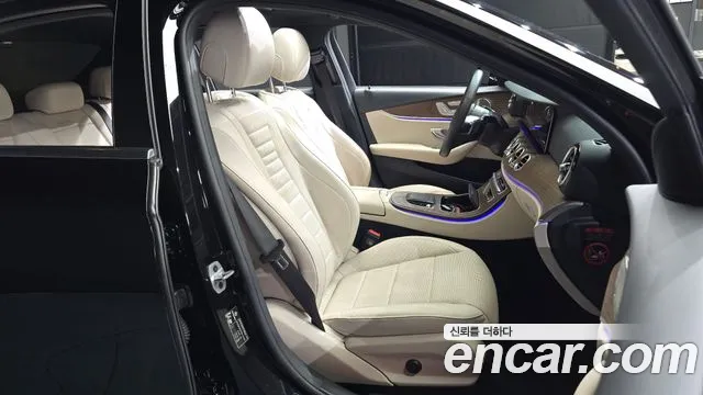 Mercedes-Benz E-Class — Фото автомобиля 12