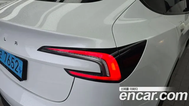 Tesla Model 3 — Фото автомобиля 22