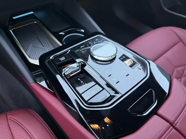 BMW i5 — Фото автомобиля 11