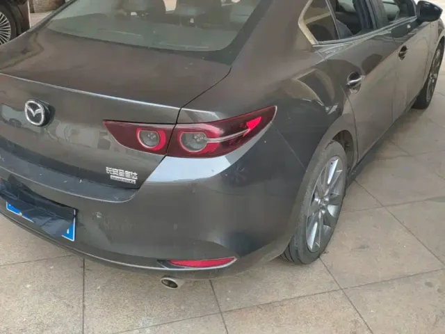 Mazda Axela — Фото автомобиля 7