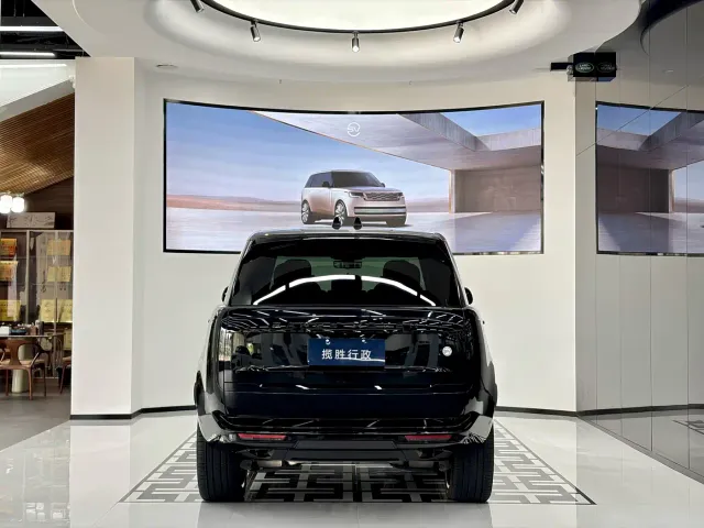Land Rover Range Rover 2025 3.0 L6 400PS Genesis Extended Wheelbase — Фото автомобиля 4