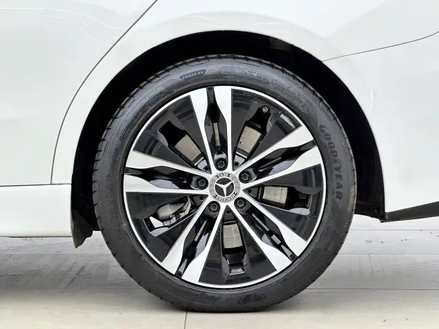 Mercedes-Benz C-Class — Фото автомобиля 13