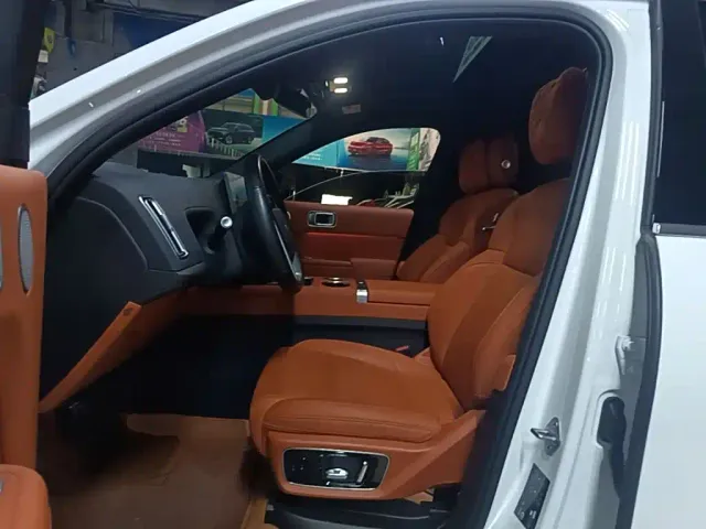 Li Auto L7 — Фото автомобиля 14