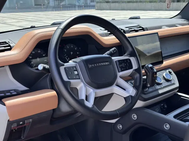 Land Rover Defender — Фото автомобиля 5