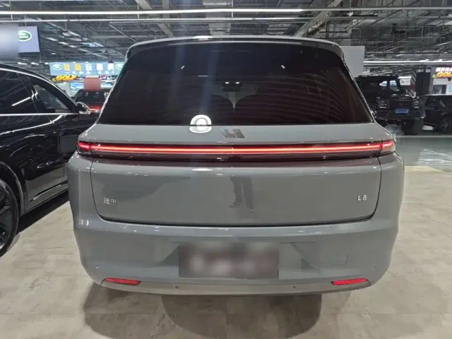 Li Auto L8 — Фото автомобиля 5