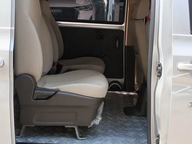Wuling Hongguang V — Фото автомобиля 14
