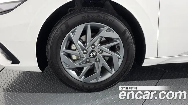 Hyundai Avante CN7 — Фото автомобиля 5