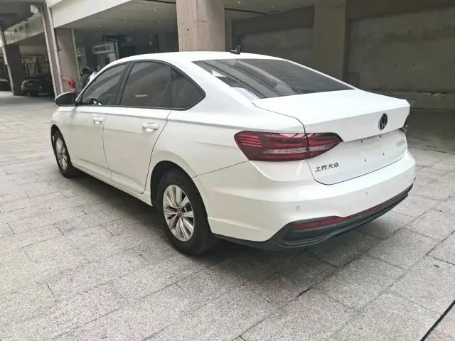 Volkswagen Lavida — Фото автомобиля 4