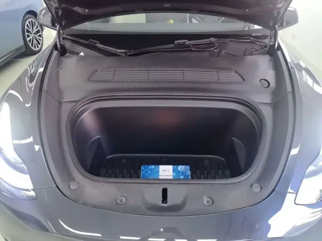 Tesla Model Y — Фото автомобиля 19