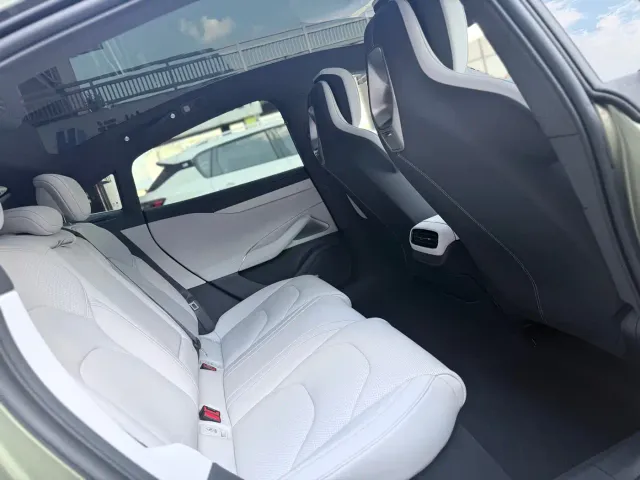 Xiaomi SU7 — Фото автомобиля 12