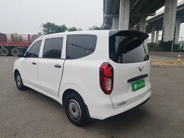 Wuling Hongguang — Фото автомобиля 4