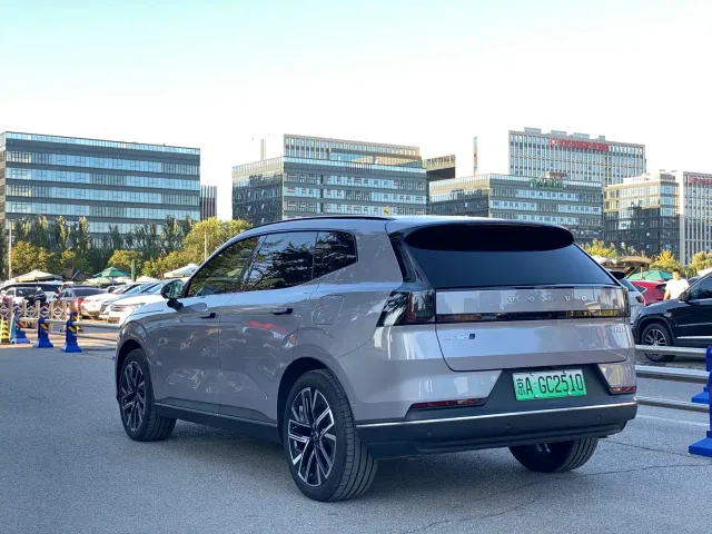 Volvo XC70 Plug-in Hybrid — Фото автомобиля 4