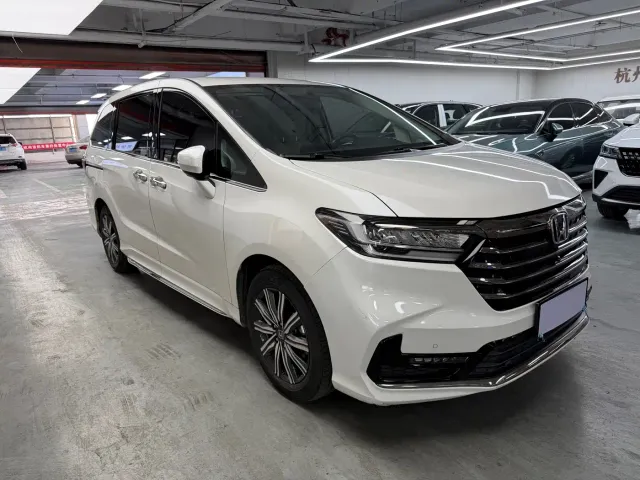 Honda Odyssey — Фото автомобиля 3