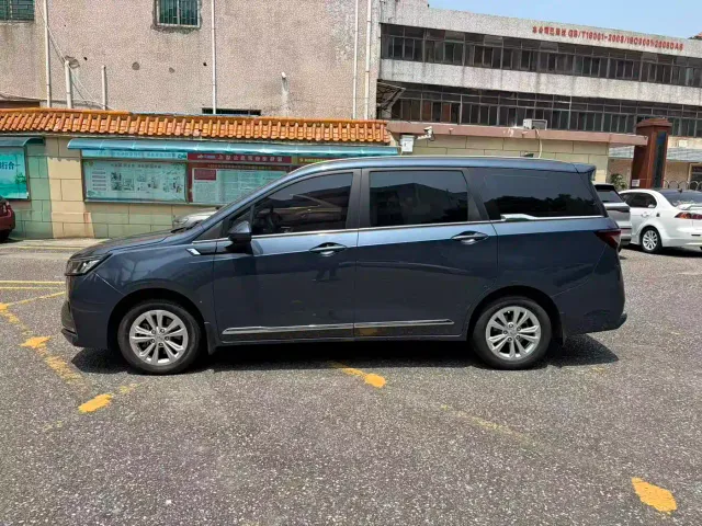Wuling Jiachen — Фото автомобиля 8