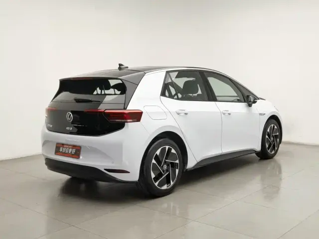 Volkswagen ID.3 — Фото автомобиля 2