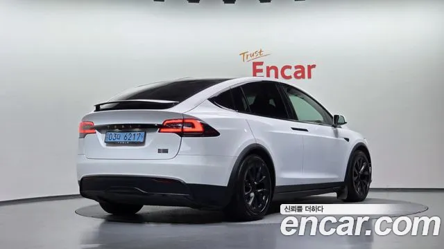 Tesla Model X — Фото автомобиля 2