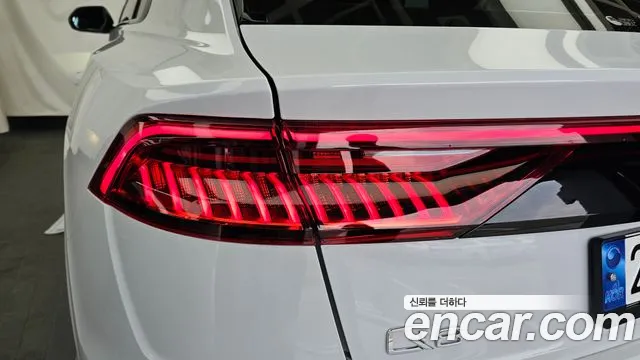 Audi Q8 55 TFSI quattro Premium — Фото автомобиля 23