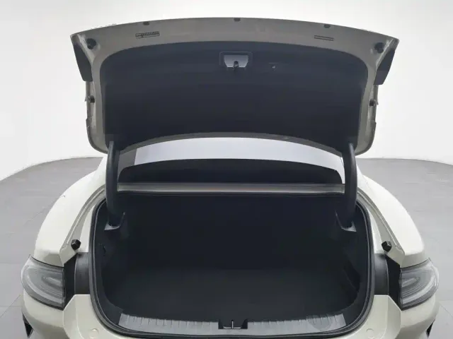 Xiaomi SU7 — Фото автомобиля 16