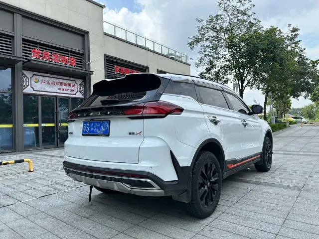 Geely Boyue — Фото автомобиля 4