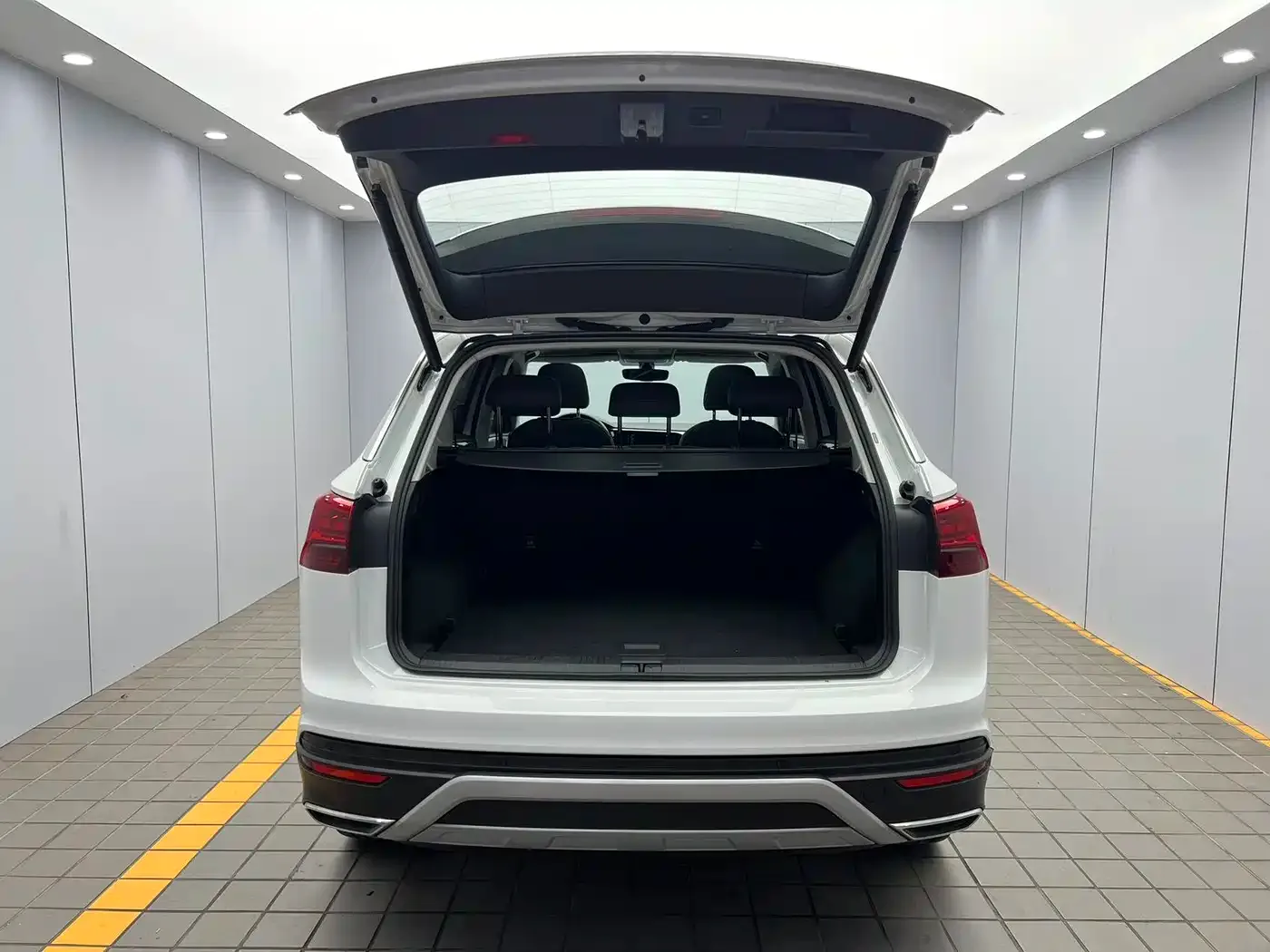 Volkswagen Tayron 2022 280TSI 2WD Luxury Smart Connect Edition — Фото автомобиля 19
