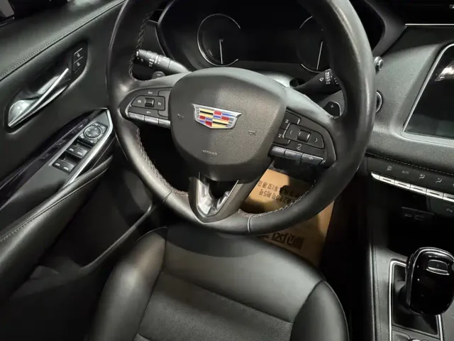 Cadillac XT4 — Фото автомобиля 8