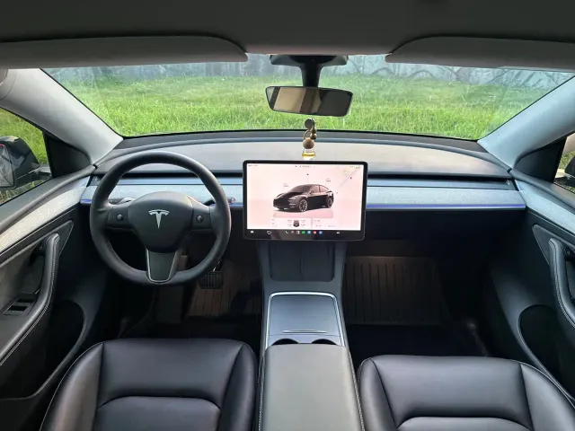 Tesla Model Y — Фото автомобиля 5
