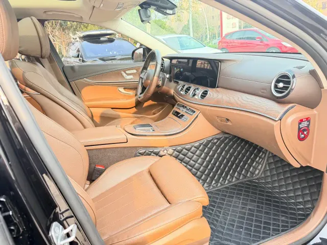Mercedes-Benz E-Class — Фото автомобиля 13