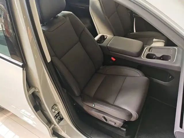 Leapmotor C10 — Фото автомобиля 24