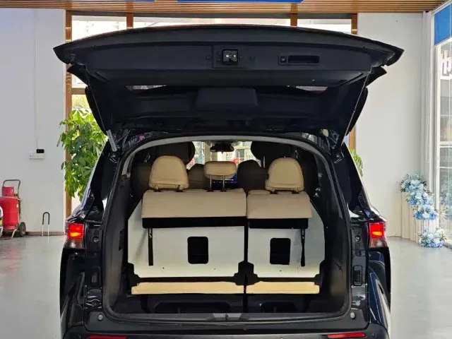 Toyota Sienna — Фото автомобиля 20