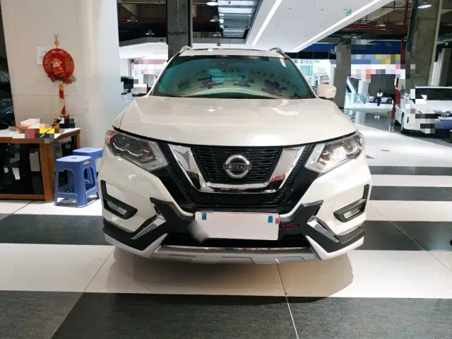 Nissan X-Trail — Фото автомобиля 2