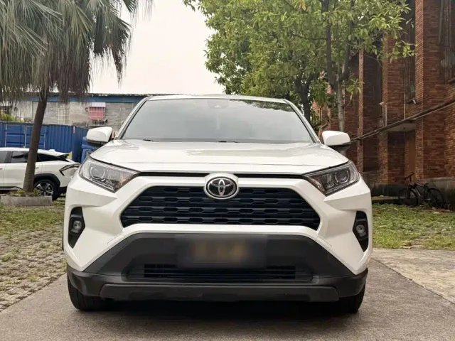 Toyota RAV4 — Фото автомобиля 11