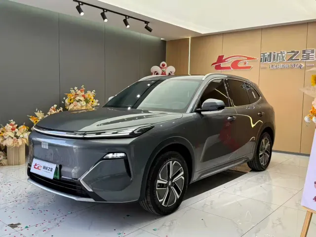 Фотография автомобиля — Geely Galaxy Starship 7 EM-i