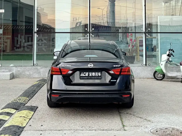 Nissan Teana — Фото автомобиля 3
