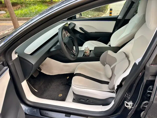 Tesla Model 3 — Фото автомобиля 4