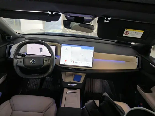 Volvo XC70 Plug-in Hybrid — Фото автомобиля 12