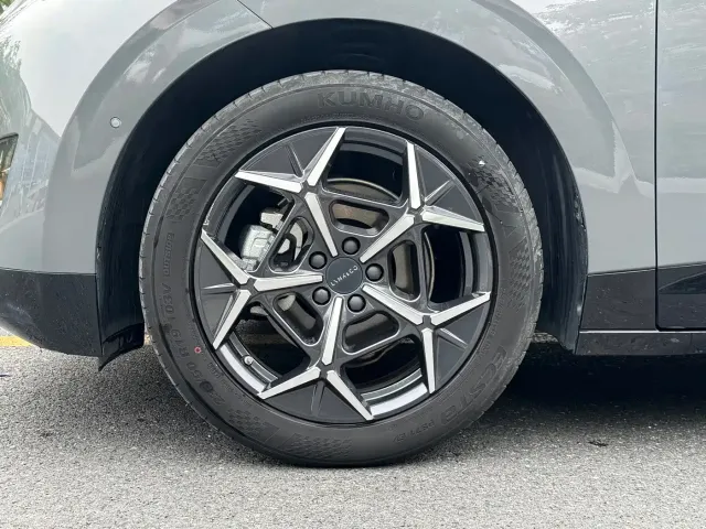 Lynk & Co Z20 — Фото автомобиля 22