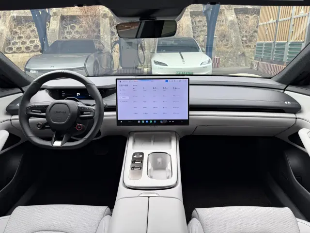 Xiaomi SU7 — Фото автомобиля 14