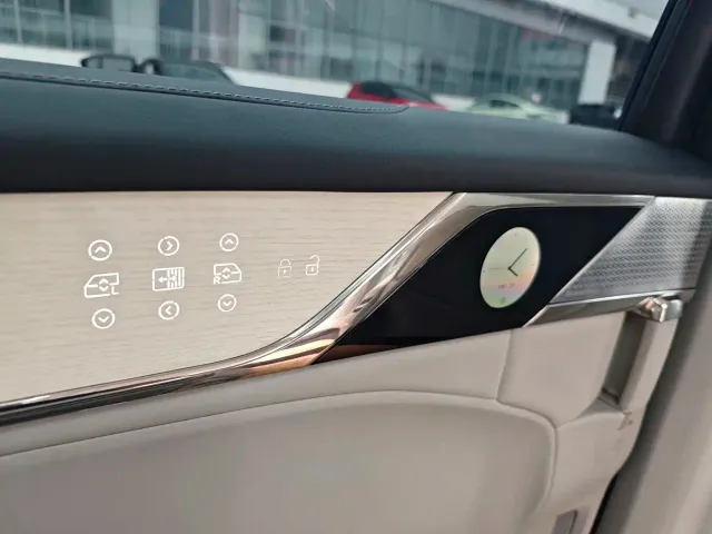 Volvo EM90 — Фото автомобиля 16