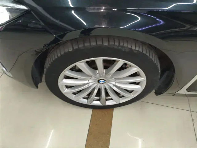 BMW 7 Series — Фото автомобиля 22