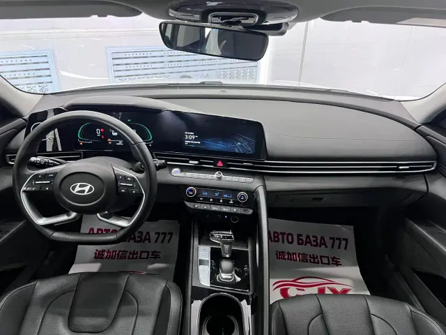 Hyundai Elantra — Фото автомобиля 16