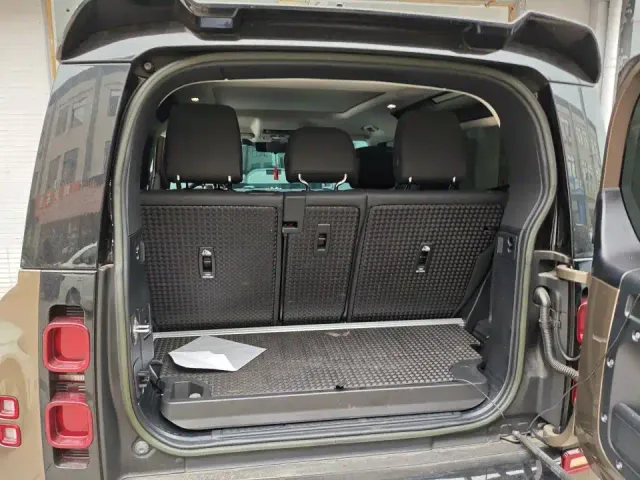 Land Rover Defender — Фото автомобиля 6