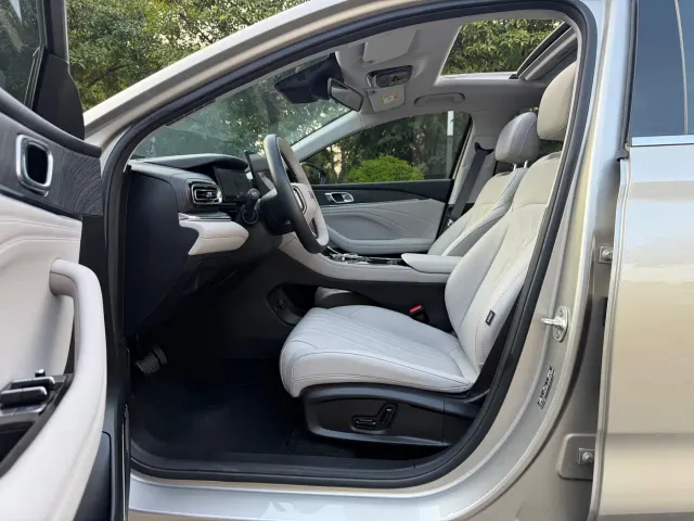 Geely Galaxy Stellar 6 — Фото автомобиля 12