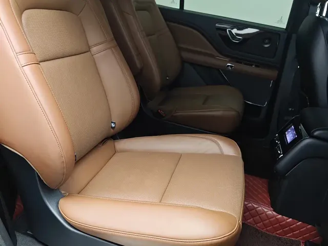 Lincoln Aviator — Фото автомобиля 21